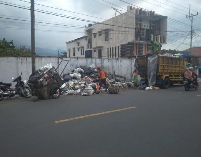 Kendaraan Operasional Sering Rusak, Pekerjaan UPT Pengelolaan Sampah Ciawi Terhambat