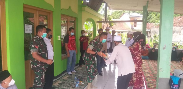 Kodim 0606/Kota Bogor Bersama GPI Berikan 100 Paket Sembako Kepada Warga Cibadak
