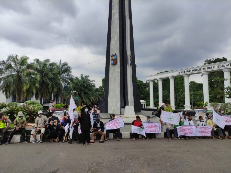 Tuntut Keadilan, Puluhan Petani Jalan Kaki dari Cisolok Sukabumi ke Istana Presiden