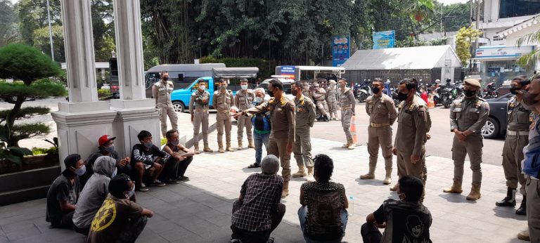 Kerap Meresahkan Warga, Satpol PP Kota Bogor Amankan Sekelompok Pengamen