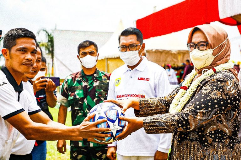 Punya Stadion Sepak Bola Sendiri, Bupati Harap Desa Cimanggis Lahirkan Bibit Muda Berbakat