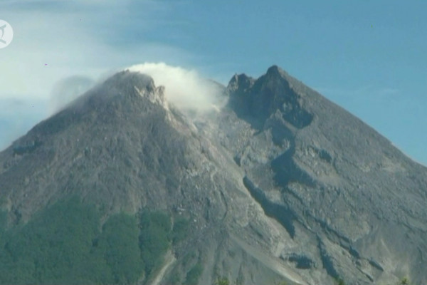 Empat Gunung Api Berstatus Siaga 3, Masyarakat Diminta Waspada