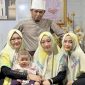 Achmad Fadil Muzakki Syah anggota DPR RI bersama 3 istrinya, yakni Siti Aminah, Yeni Kurnia, dan Novita Kusumaningrum.(Istimewa/Bogordaily.net)