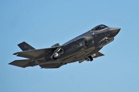 Gara-gara Burung, Jet Siluman F-35 Terpaksa Lakukan Pendaratan Darurat