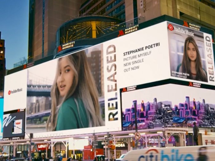Keren, Stephanie Poetri Muncul di Billboard New York Times Square!