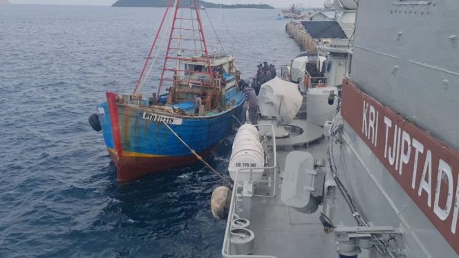 
 TNI AL Berhasil Menangkap 3 Kapal Berbendera Vietnam Di Natuna Saat Menangkap Ikan. (okezone/Bogordaily.net)