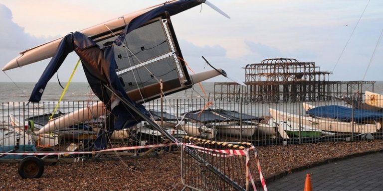 226 Ribu Rumah Inggris Kehilangan Listrik Pasca Badai Eunice