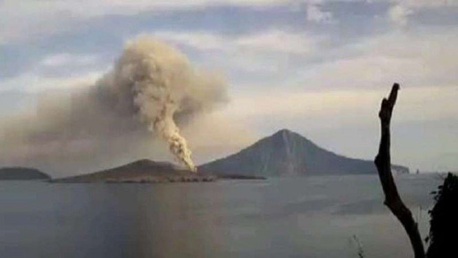 Erupsi Gunung Anak Krakatau