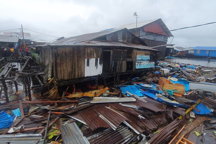 163 Unit Rumah, Rusak Dihantam Gelombang Tinggi di Kota Sorong