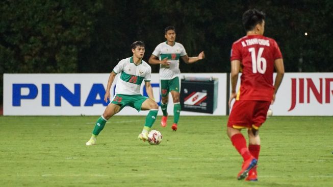 
 Alfeandra Dewangga saat berlaga Indonesia vs Vietnam di Piala AFF 2020. (Dok. PSSI/Suara.com)