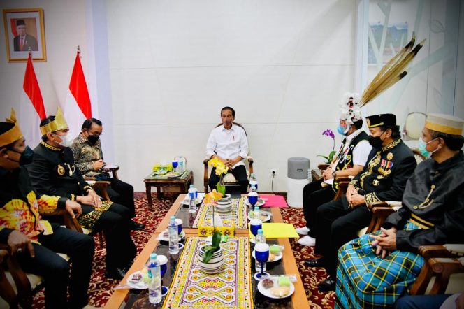 
 Presiden Jokowi bertemu tokoh masyarakat di Kaltim, Senin 31 Januari 2022. (BPMI Setpres/Bogordaily.net)
