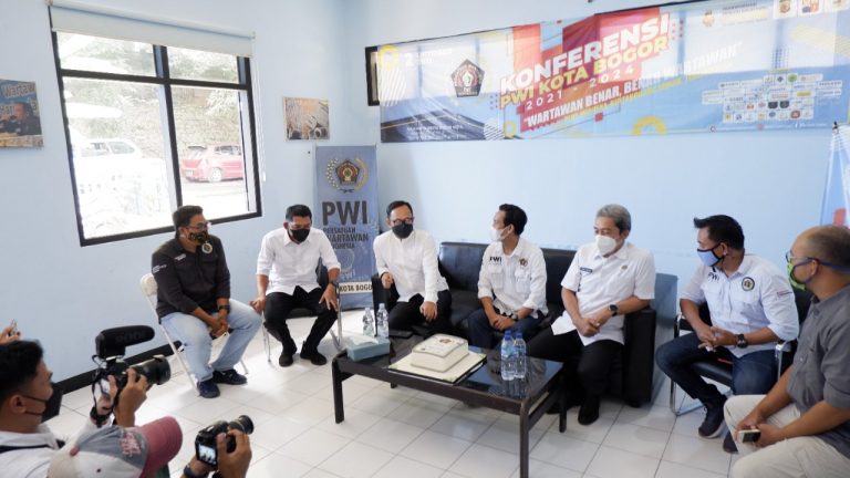 Peringati HUT PWI ke 76 dan HPN 2022, Bima Arya dan Pak Wakil sambangi Kantor PWI Kota Bogor