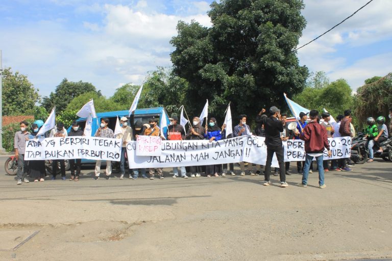 Loyo Hadapi Truk Tambang yang Langgar Jam Operasional, FMB Geruduk Kantor Dishub Kabupaten Bogor