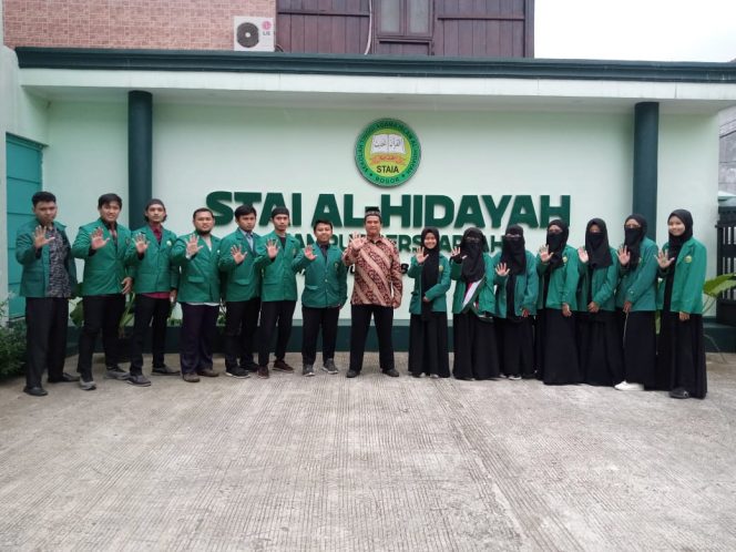 
 14 Mahasiswa STAI Al-Hidayah Bogor mendapatkan program beasiswa Pancakarsa dari Bupati Bogor, Ade Yasin. (Istimewa/Bogordaily.net)