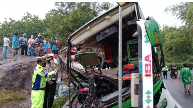 Angkut Karyawan Pabrik Konveksi, Berikut Daftar Korban Kecelakaan Maut Bus Pariwisata di Bantul