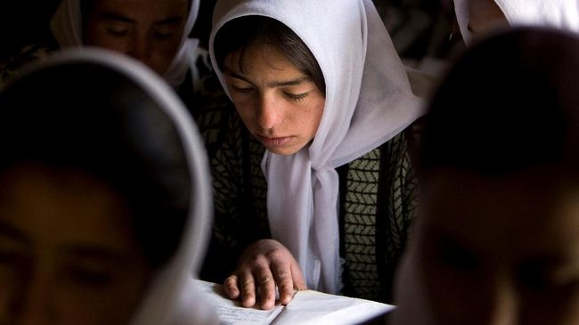 Taliban Buka Universitas Lagi, Nasib Mahasiswi Tak Jelas
