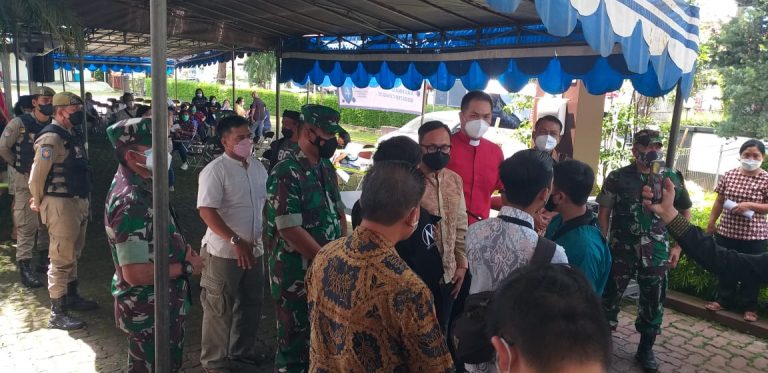 Dandim 0606/Kota Bogor Bersama Walikota Bogor, Meninjau Kegiatan Vaksinasi Anak Serta Vaksin Booster Bagi Lansia