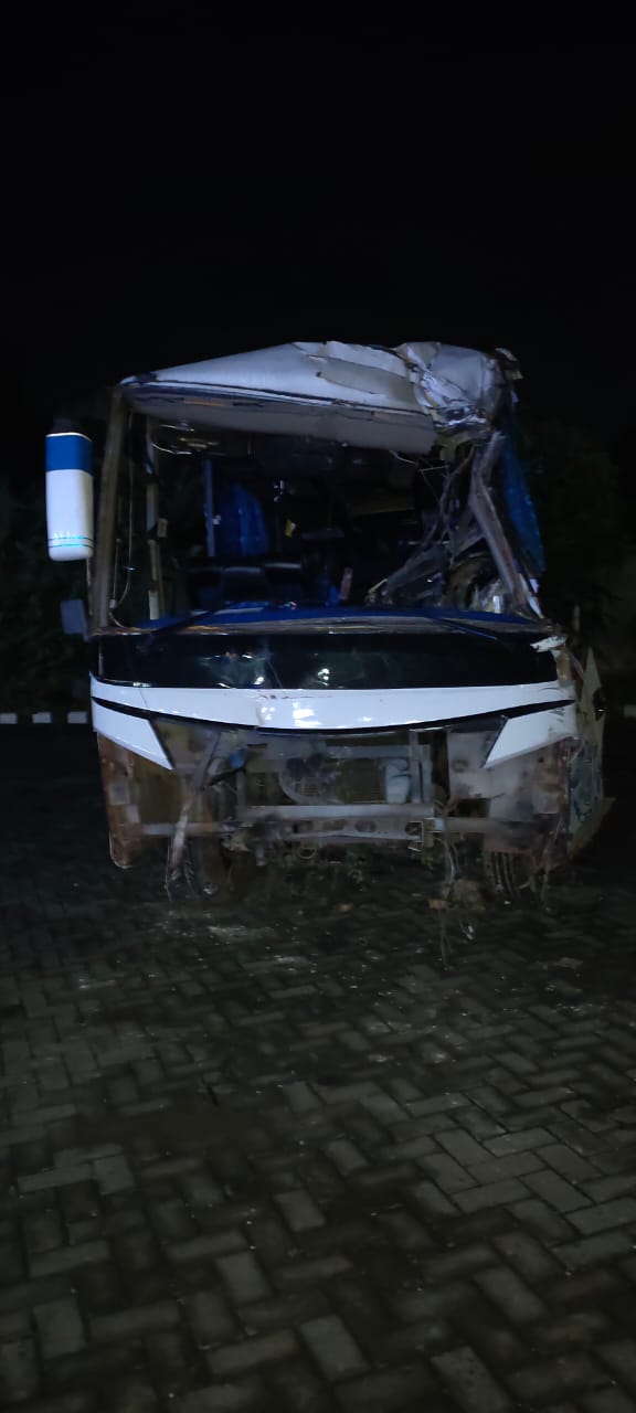 Bus Rombongan Ziarah Wali Bogor Kecelakaan di Lamongan