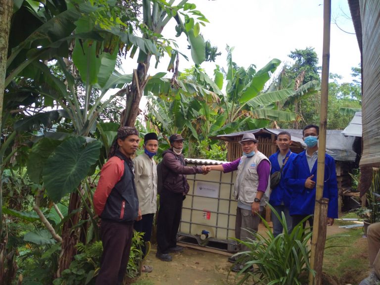 Mengabdi pada Masyarakat, Mahasiswa STIE Dewantara Beri Edukasi Hidup Sehat di Desa Leuwikaret
