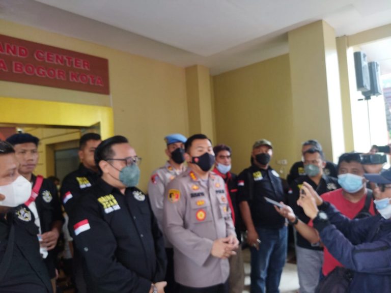 Puluhan Relawan Barisan BRN, Sambangi Mapolres Bogor Kota