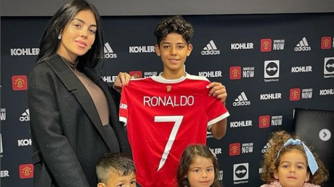 Anak Ronaldo Dikontrak MU, Georgina Rodriguez Semringah