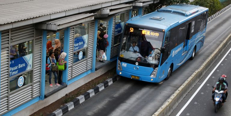 Tarif Khusus TransJakarta dan LRT Hari Ini, Cuma Rp1 
