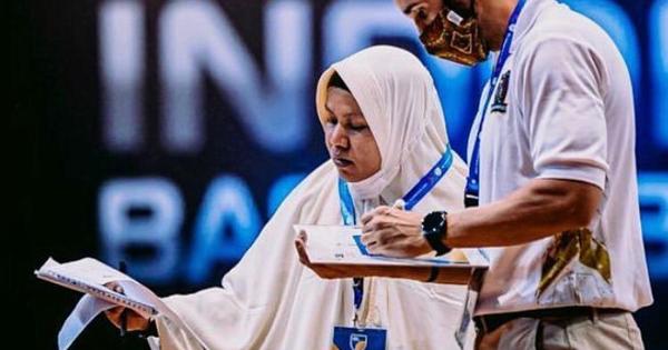 Mengenal Sosok Kartika Siti Aminah Wanita Pertama Yang Menajadi Pelatih IBL