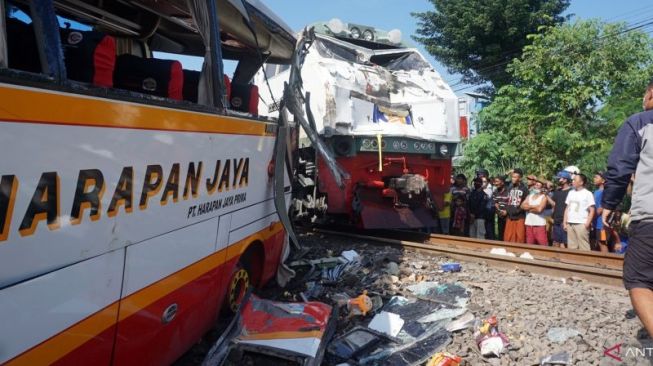 Kecelakaan Bus vs Kereta Api Rapih Dhoho Tewaskan 5 Orang, Ini Kronologinya