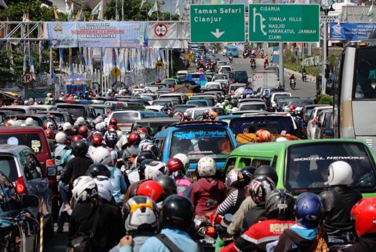 Pemkab Bogor Akan Menertipkan PKL yang Menjadi Biang Macet di Ruas Pintu Tol