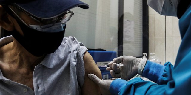 Menko PMK, Pemberian Vaksin Booster Lansia di Kota Malang Terbilang Rendah