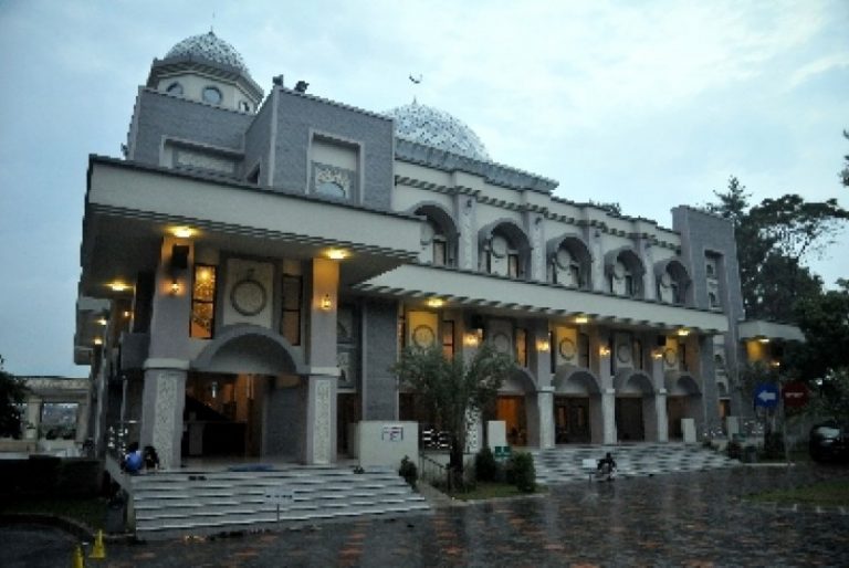 Wisata Religi ke Masjid Raya Bogor, Bangunan Unik dan Tua Penuh Cerita