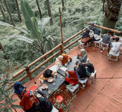 Teras Malino, Warkop Modern di Dalam Hutan Keramat