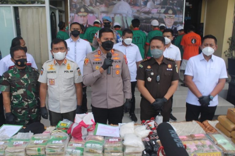 225 Kg Hingga Ribuan Pil Ekstasi Dimusnahkan Polres Jakbar