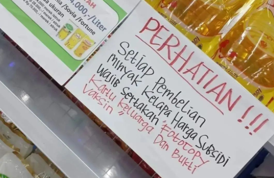 Beli Minyak Goreng Wajib Bawa KK dan Bukti Vaksin, Warganet: Sekalian Foto Sekeluarga