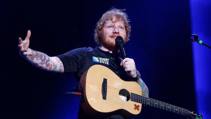Ed Sheeran Bantah Lagu Shape of You Disebut Jiplak