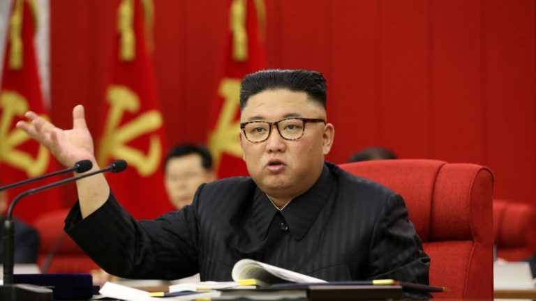 Kim Jong Un Serukan Perluasan Situs Peluncuran Luar Angkasa Usai ICBM