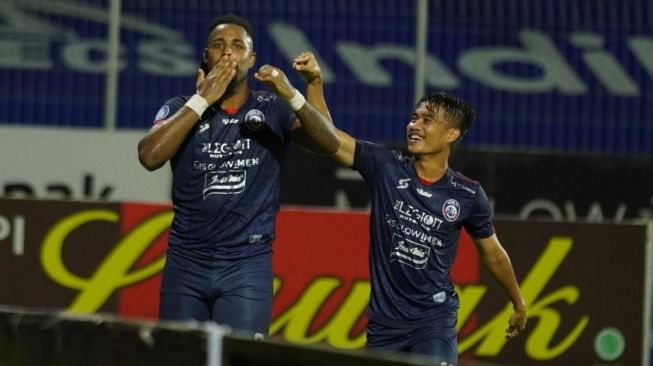 Arema FC Bungkam Barito Putera, Persaingan Papan Atas Klasemen Makin Panas