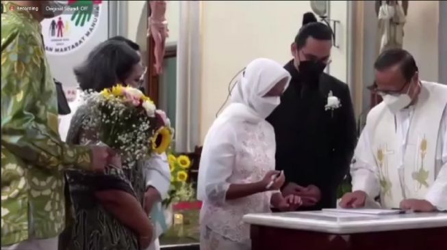 Viral Pernikahan Beda Agama Stafsus Presiden Jokowi, Ayu Kartika Dewi Punya 100 Kriteria untuk Suami
