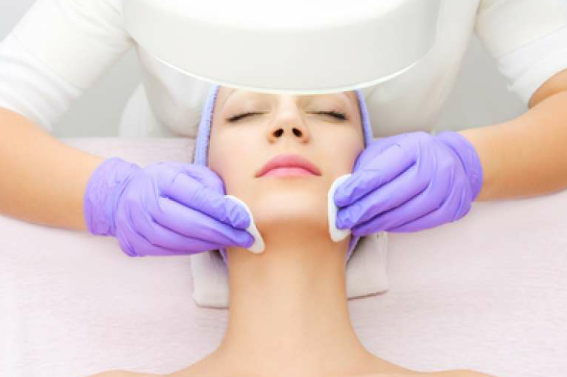 Atasi Masalah Kulit Wajah dengan Peeling Jerawat