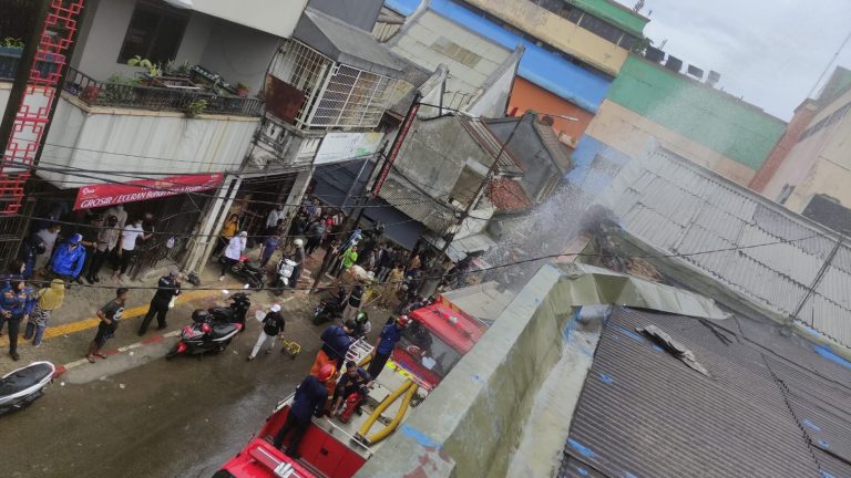 Kabel Jalan Terbakar, Satu Toko di Pasar Bogor Dilalap Si Jago Merah