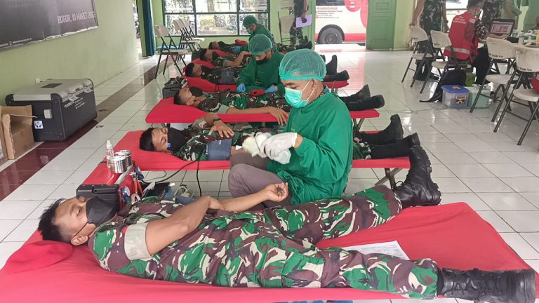 Hari Jadi ke70, Batalyon 14 Grup 1 Kopassus Menggelar Bakti Sosial dan Donor Darah