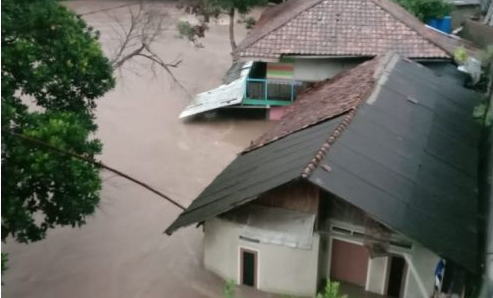 Banjir Serang Tewaskan 5 Orang, Ribuan Warga Mengungsi