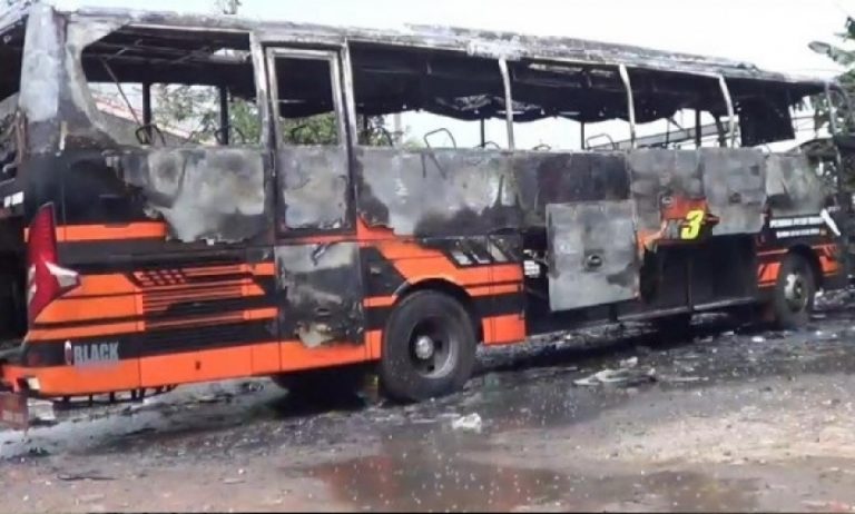 Korsleting Aki, Bus di Cisoka Terbakar