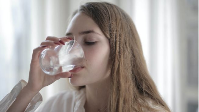 Kurang Minum Air Putih, Waspada 5 Masalah Kesehatan Ini