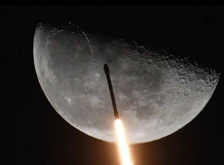 Brak! Bulan Ditabrak Roket 3 Ton, Sampai Berlubang