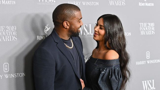 Berstatus Janda, Kim Kardashian Resmi Bercerai Dengan Kanye West