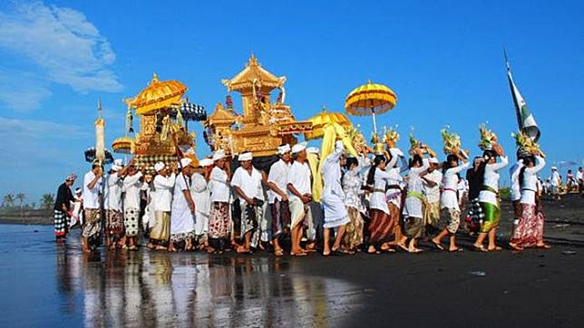 
 Tradisi Melasti Hanya di Lakukan di Pulau Dewata, Bali. (linetoday/Bogordaily.net)