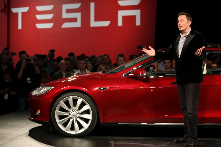 Pasca Elon Beli Twitter, Saham Tesla Merosot