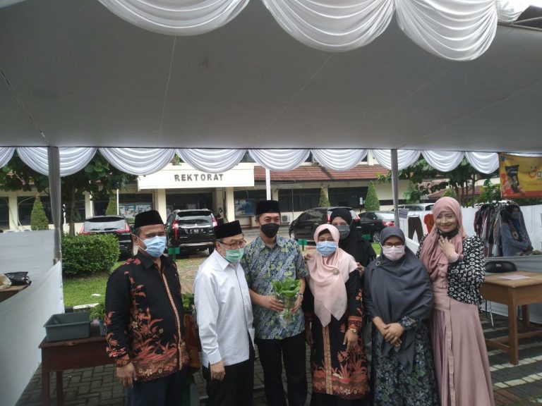 Wakil Wali Kota Bogor Dedie Rahim, Kunjungi Bazaar Ramadan UIKA