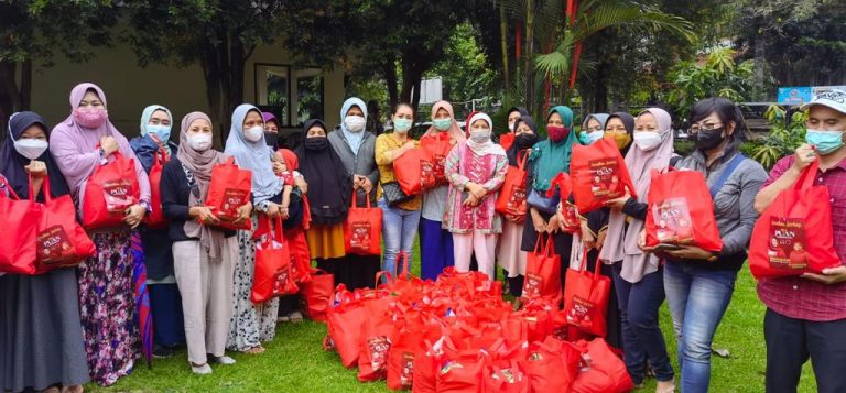 Wakil Ketua Komisi VIII DPR RI Diah Pitaloka Bagikan Paket Ramadan Kepada Masyarakat Bogor hingga Cianjur
